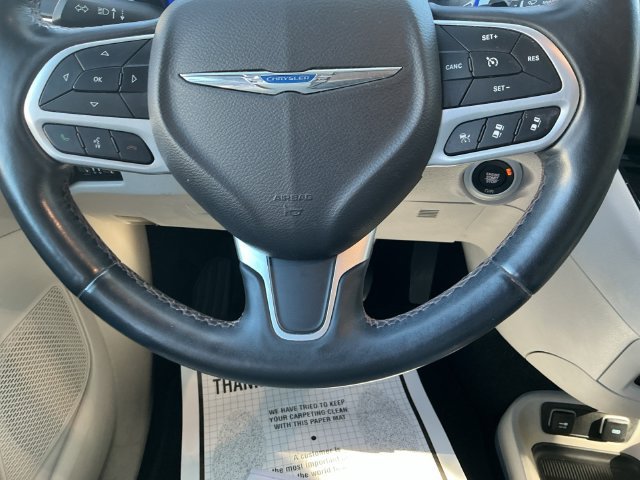 Used 2017 Chrysler Pacifica Touring-L Plus w/ Advanced Safetytec Group FWD image 16