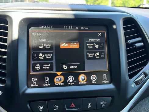 Used 2018 Jeep Cherokee Overland w/ Technology Group FWD image 16