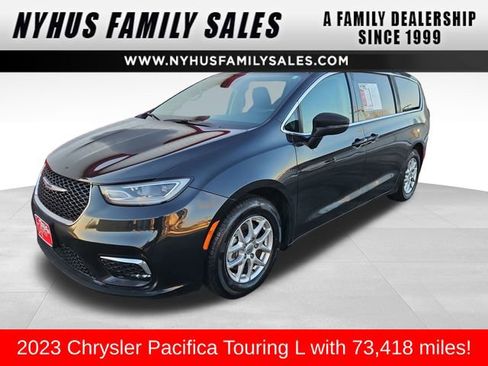 Used 2023 Chrysler Pacifica Touring-L image 1