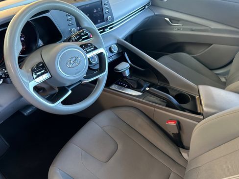 Certified 2023 Hyundai Elantra SE FWD image 10