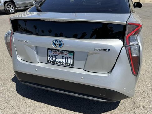 Used 2017 Toyota Prius Two w/ Prius Two Safety Plus Package FWD image 9