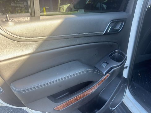 Used 2019 Chevrolet Tahoe Premier w/ RST Edition image 18