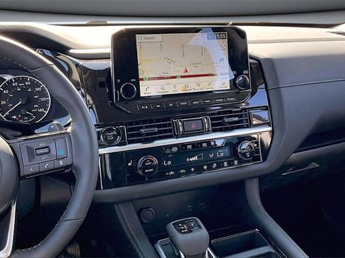 New 2025 Nissan Pathfinder SL image 6