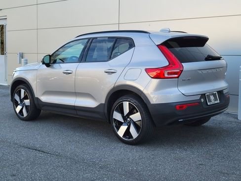 Used 2023 Volvo XC40 Recharge Ultimate image 3