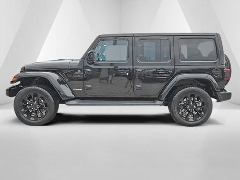 Used 2021 Jeep Wrangler Unlimited Sahara AWD/4WD image 8