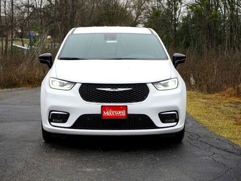 New 2026 Chrysler Pacifica Select image 4