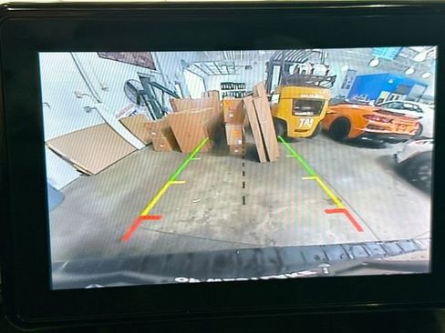 Used 2020 Ford Explorer XLT w/ Equipment Group 202A AWD/4WD image 11