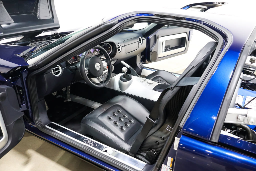 Used 2005 Ford GT RWD image 20