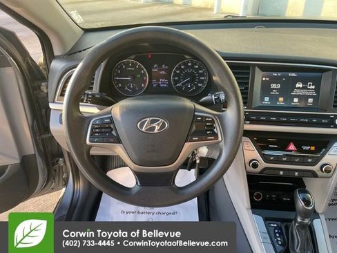 Used 2017 Hyundai Elantra SE image 13