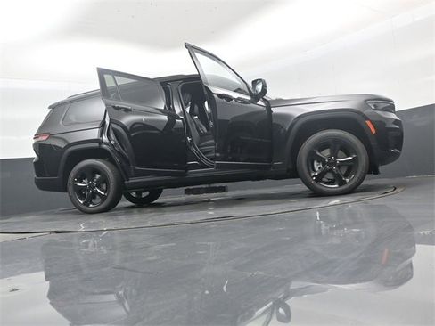 New 2025 Jeep Grand Cherokee L Altitude image 47