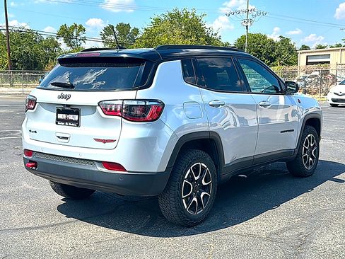 Used 2025 Jeep Compass Trailhawk AWD/4WD image 8