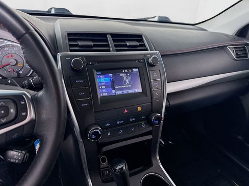 Used 2016 Toyota Camry SE image 14