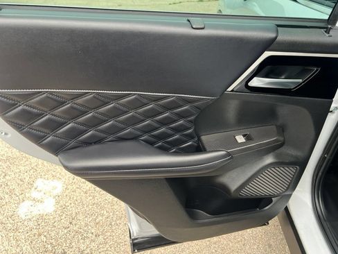 Used 2023 Mitsubishi Outlander SEL AWD/4WD image 11