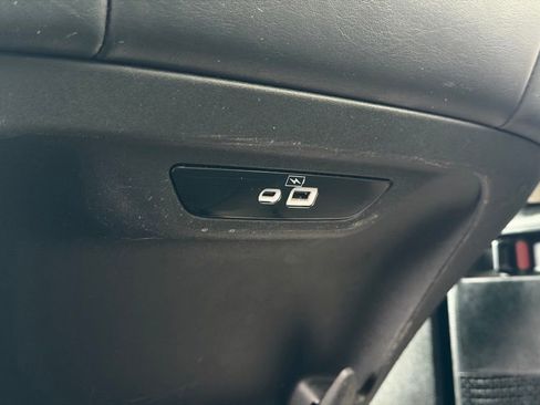 Used 2023 Chrysler Pacifica Touring-L FWD image 25