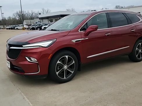 Used 2022 Buick Enclave Essence w/ Sport Touring Edition FWD image 4