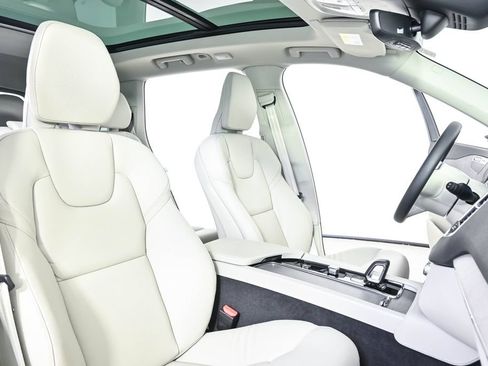 Used 2025 Volvo XC90 B6 Plus w/ Protection Package Premier AWD/4WD image 26