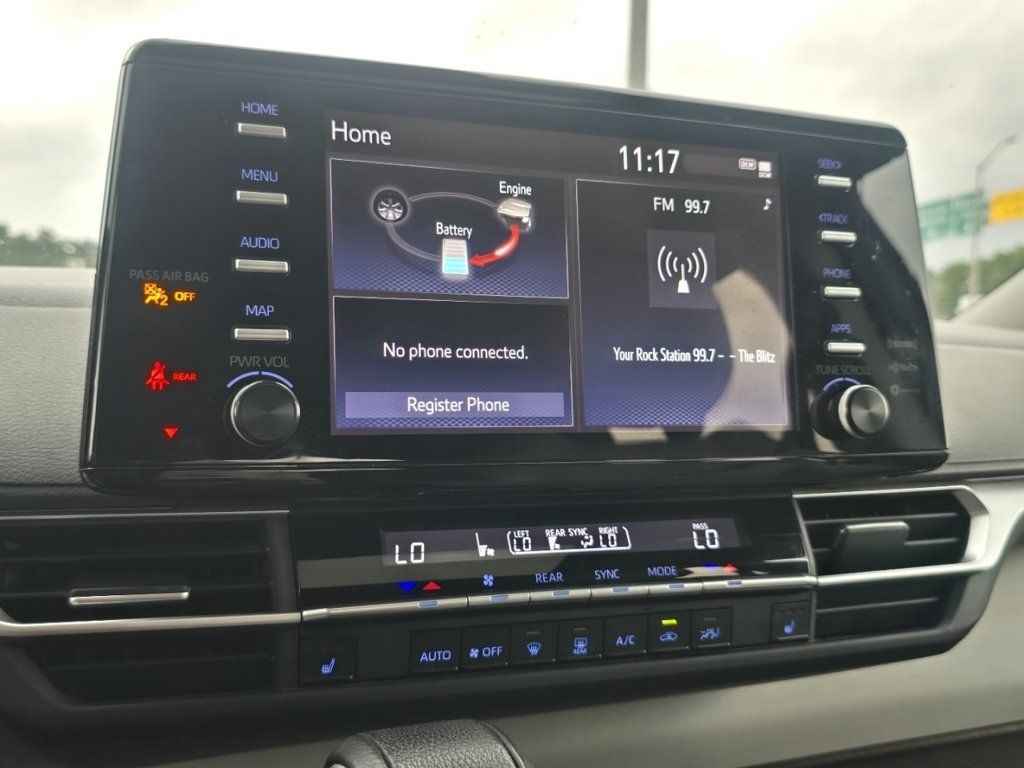 Certified 2024 Toyota Sienna XLE FWD image 29
