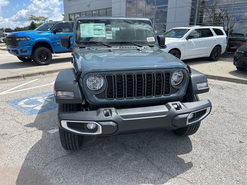 New 2025 Jeep Gladiator Sport image 9