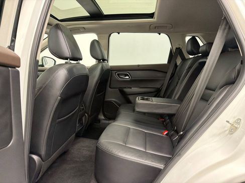 Used 2021 Nissan Rogue SL image 18