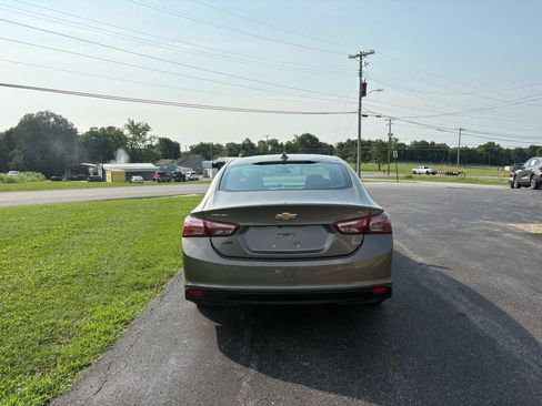 Used 2020 Chevrolet Malibu LT FWD image 2