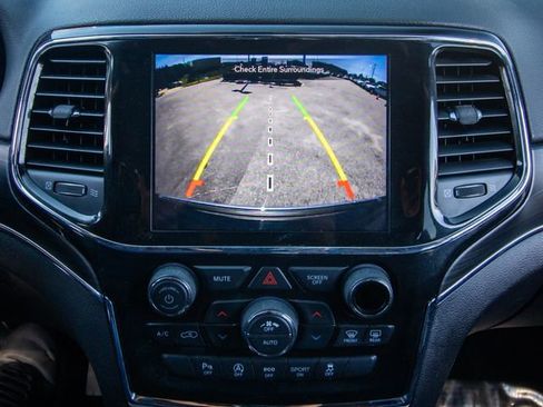 Used 2022 Jeep Grand Cherokee Limited image 24