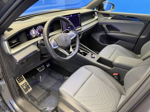 Certified 2025 Volkswagen Tiguan SE R-Line AWD/4WD image 11