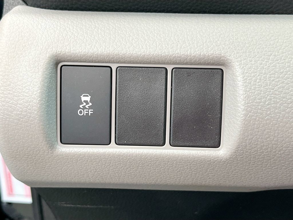 Used 2023 Honda Pilot LX image 10