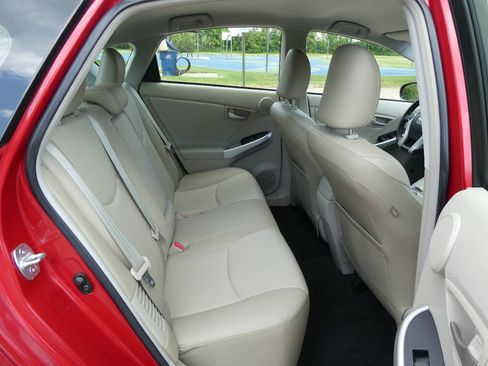 Used 2015 Toyota Prius Four FWD image 28