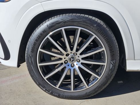 Certified 2025 Mercedes-Benz GLS 450 4MATIC image 11