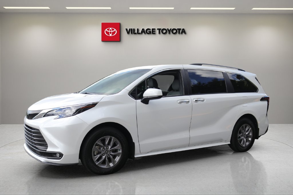 Certified 2026 Toyota Sienna XLE FWD image 1