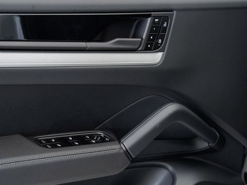 New 2025 Porsche Cayenne image 8
