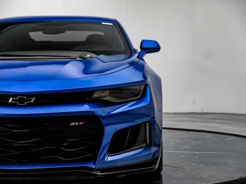 Used 2018 Chevrolet Camaro ZL1 image 26