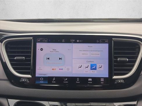 Used 2025 Chrysler Pacifica Select FWD image 17