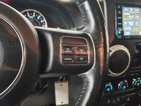 Used 2017 Jeep Wrangler Unlimited Sahara w/ Connectivity Group image 15