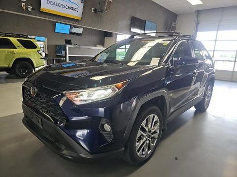 Used 2019 Toyota RAV4 XLE Premium FWD image 2