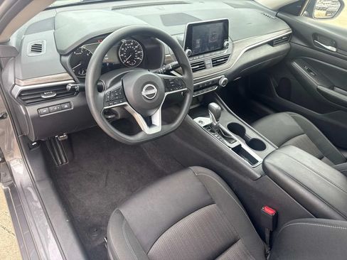 Used 2025 Nissan Altima 2.5 SV FWD image 25