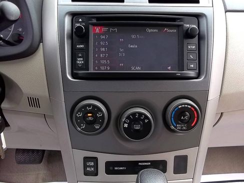 Used 2013 Toyota Corolla LE FWD image 20