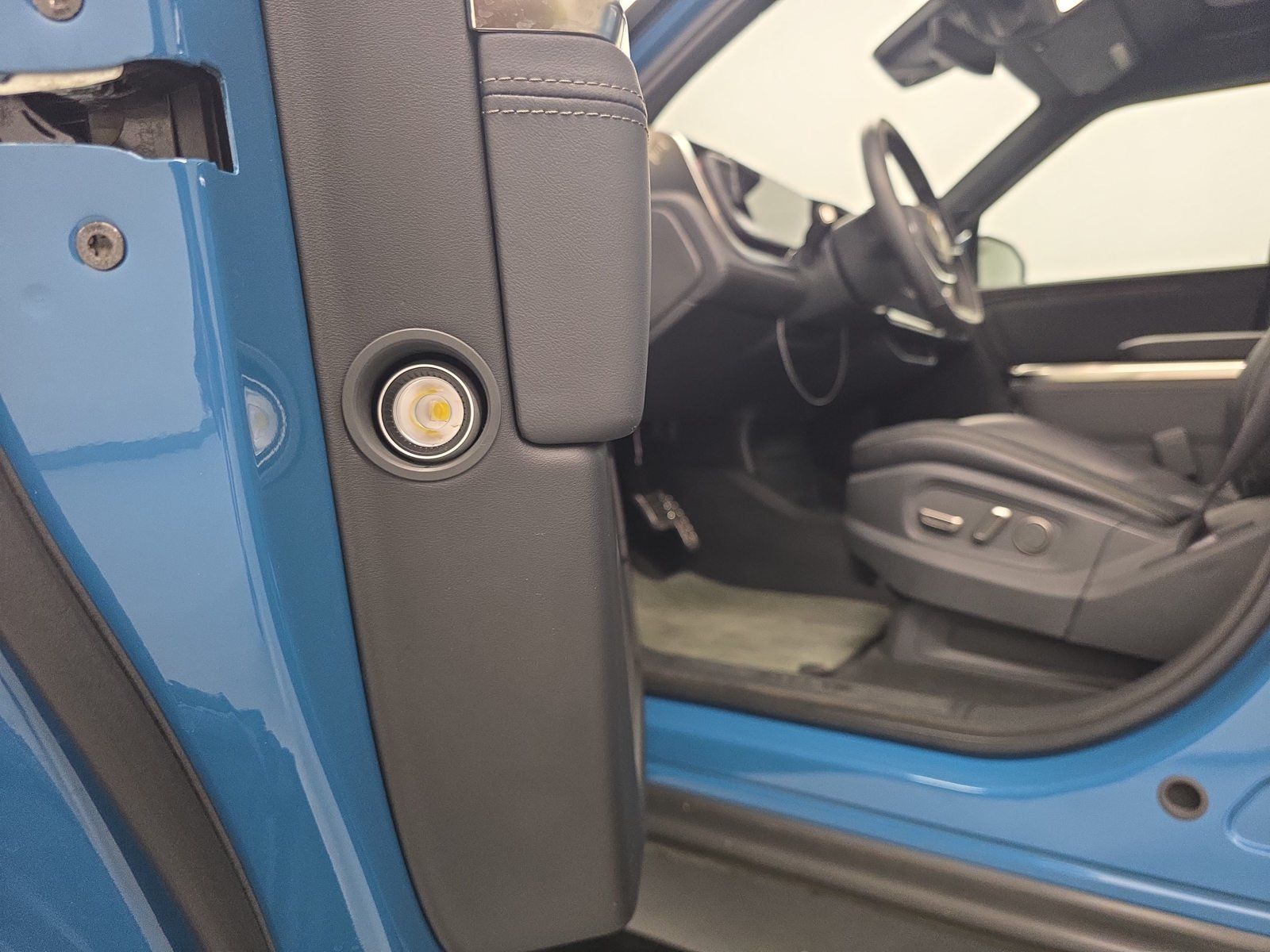 Used 2022 Rivian R1T Launch Edition AWD/4WD image 30