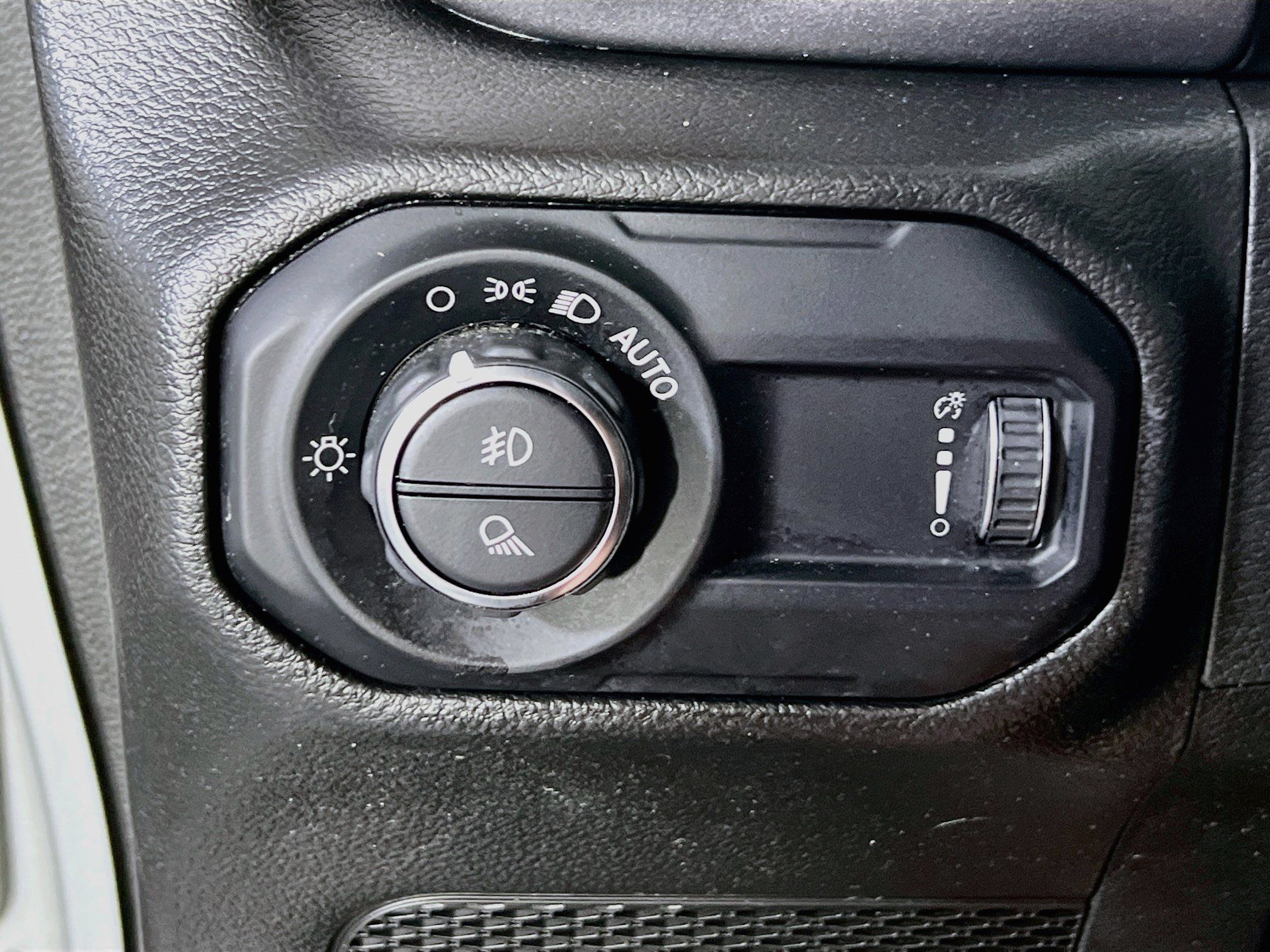 Used 2023 Jeep Gladiator Mojave w/ Cold Weather Group AWD/4WD image 10