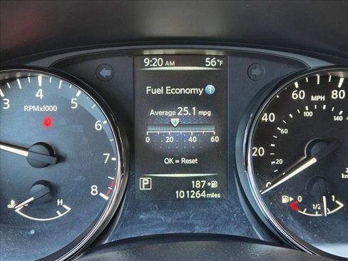 Used 2017 Nissan Rogue SV image 11