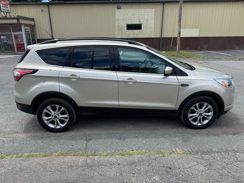 Used 2018 Ford Escape SE AWD/4WD image 4