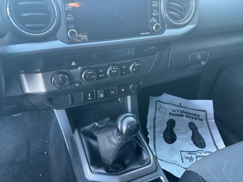 Used 2022 Toyota Tacoma TRD Off-Road image 9