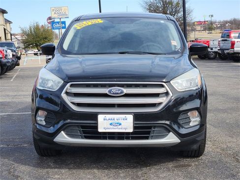 Used 2017 Ford Escape SE image 2