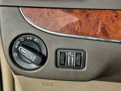 Used 2014 Chrysler Town & Country Touring FWD image 15
