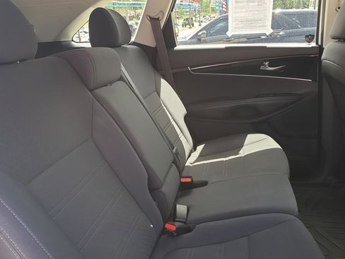 Used 2019 Kia Sorento AWD image 17
