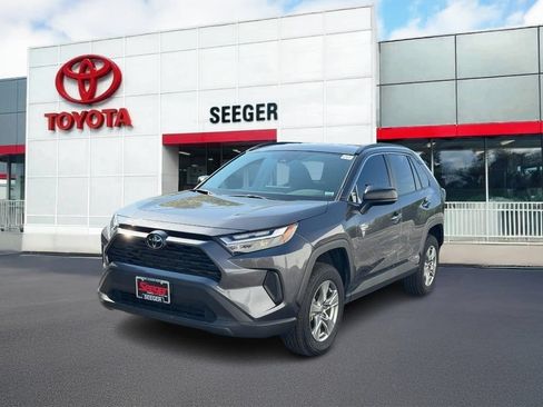 Used 2025 Toyota RAV4 LE AWD/4WD image 11