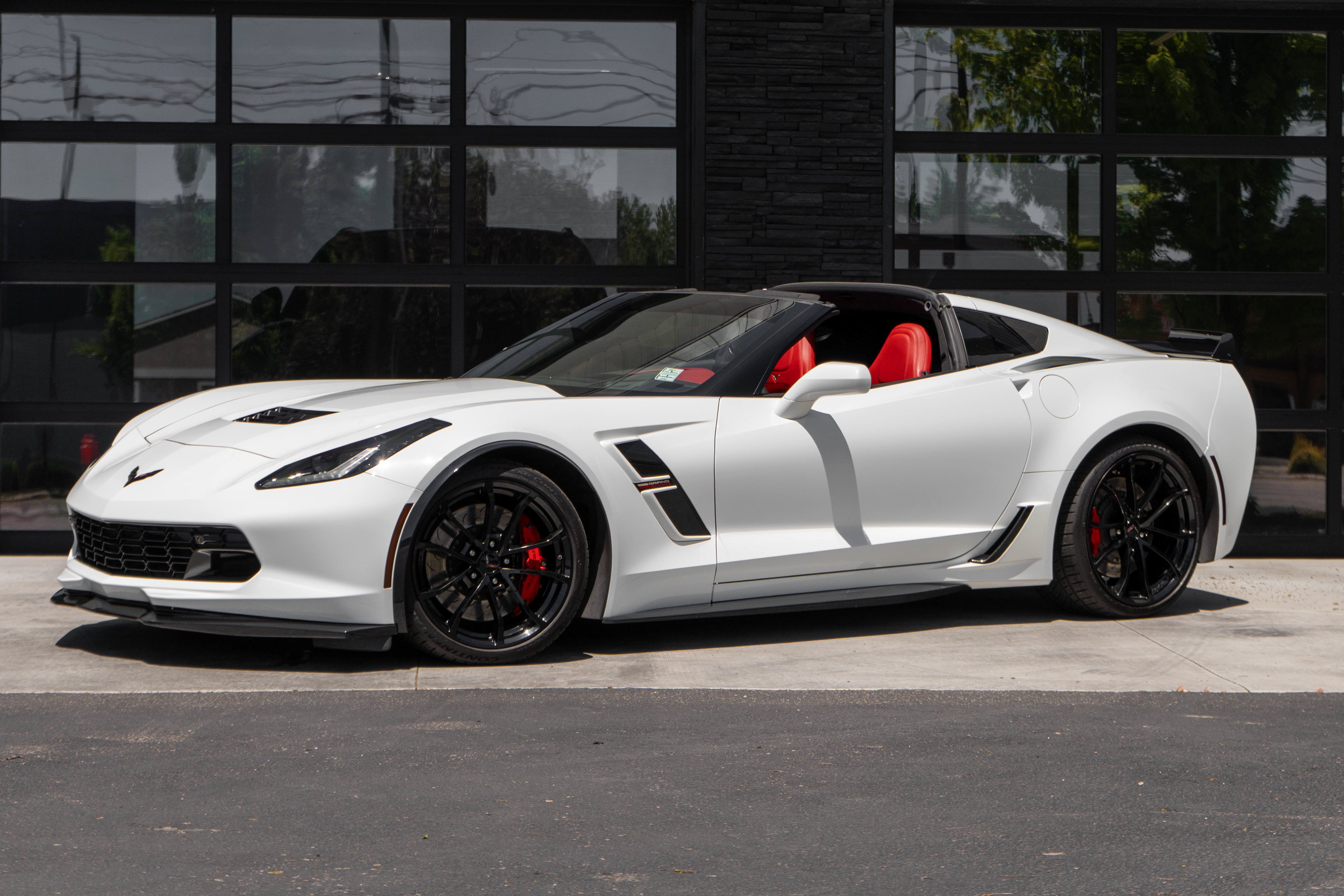 Used 2019 Chevrolet Corvette Grand Sport RWD image 3