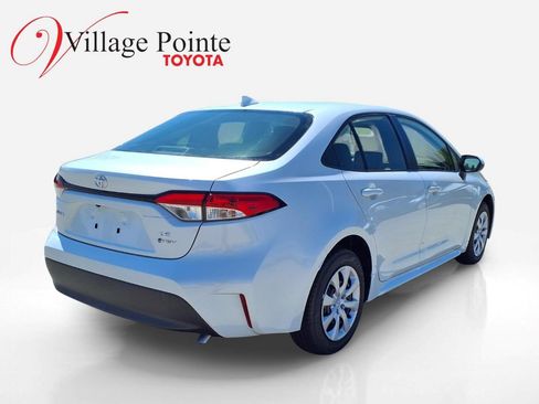 Used 2026 Toyota Corolla LE FWD image 5