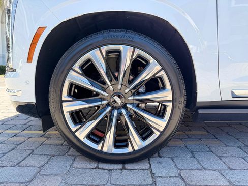 Used 2026 Cadillac Escalade Luxury w/ Touring Package AWD/4WD image 22