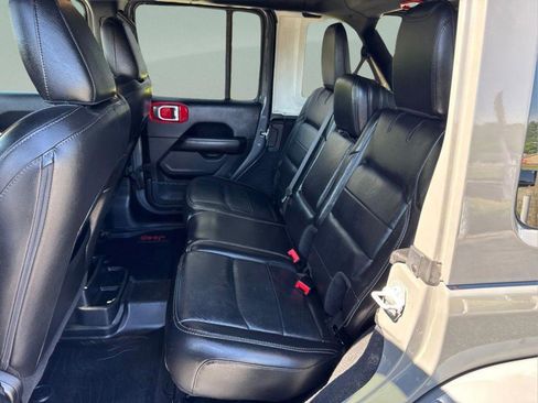 Used 2019 Jeep Wrangler Unlimited Sahara AWD/4WD image 11